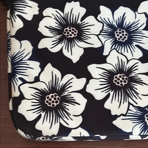 Kate Spade Black and White Floral Laptop Sleeve - Picture 4 of 16